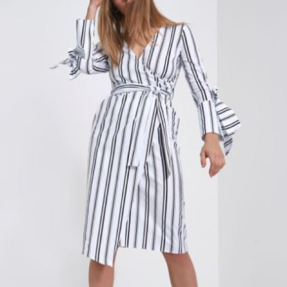 River Island UK8/US4 Midi wrap dress